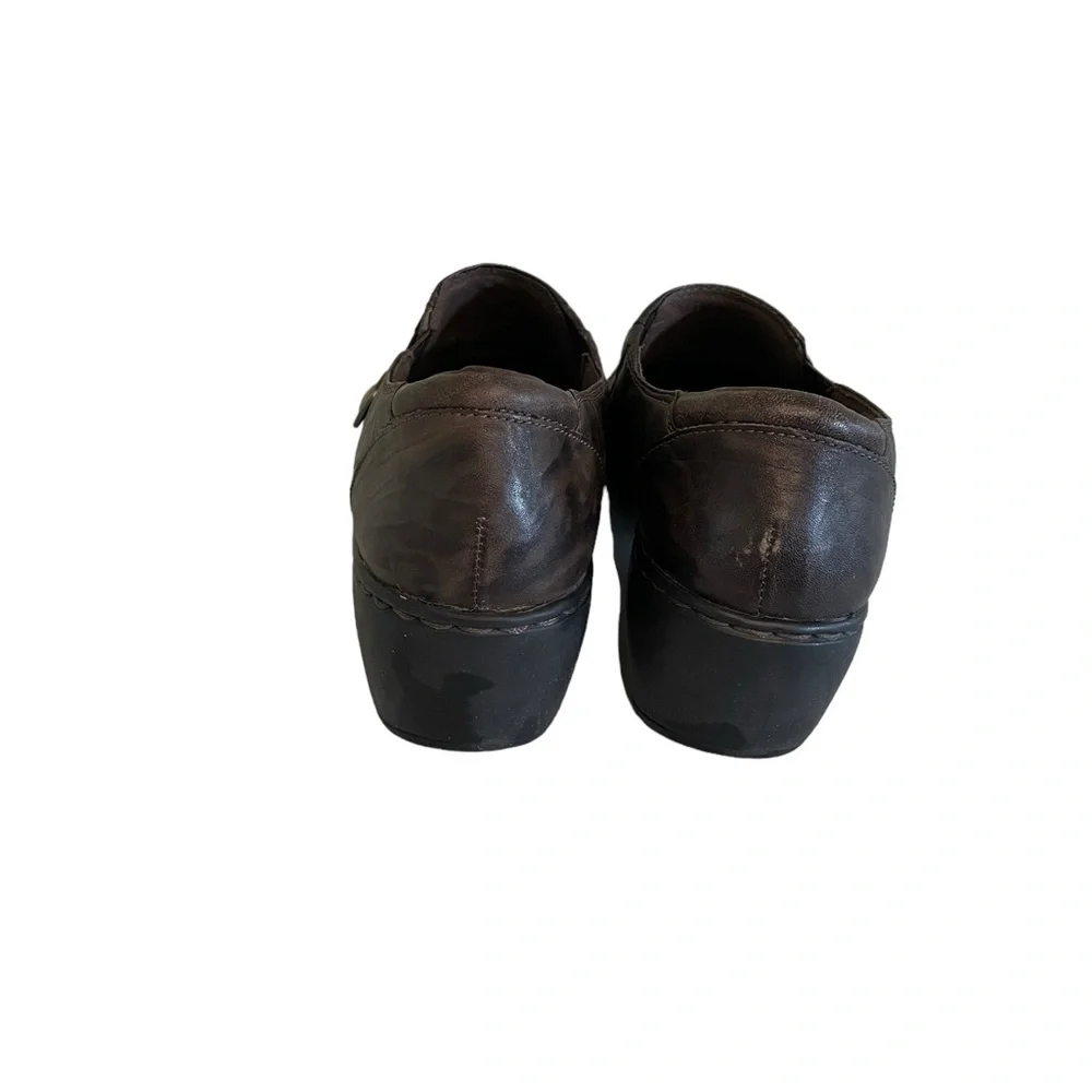 Clarks distressed brown